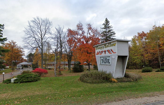Deer Forest Motel (Sleepy Hollow Motel) - Photo From Website (newer photo)